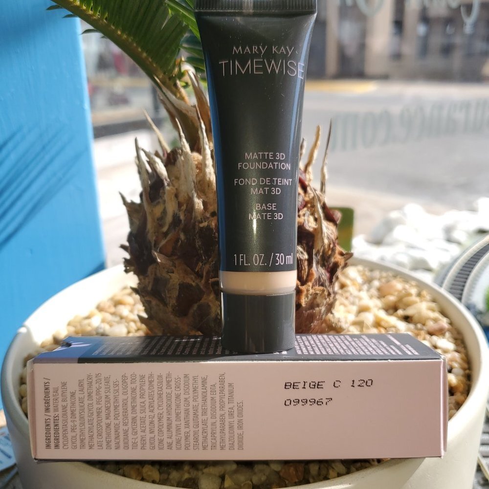 Beige C 120 Matte 3D Foundation - Combo to Oily Skin - Timewise Mary Kay - Picture 1 of 5